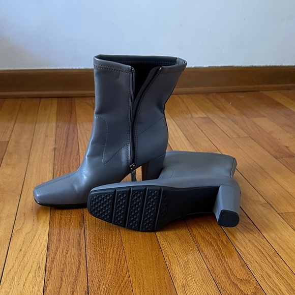 AEROSOLES Gray Heeled Boots for Women. BRAND NEW - Picture 2 of 3